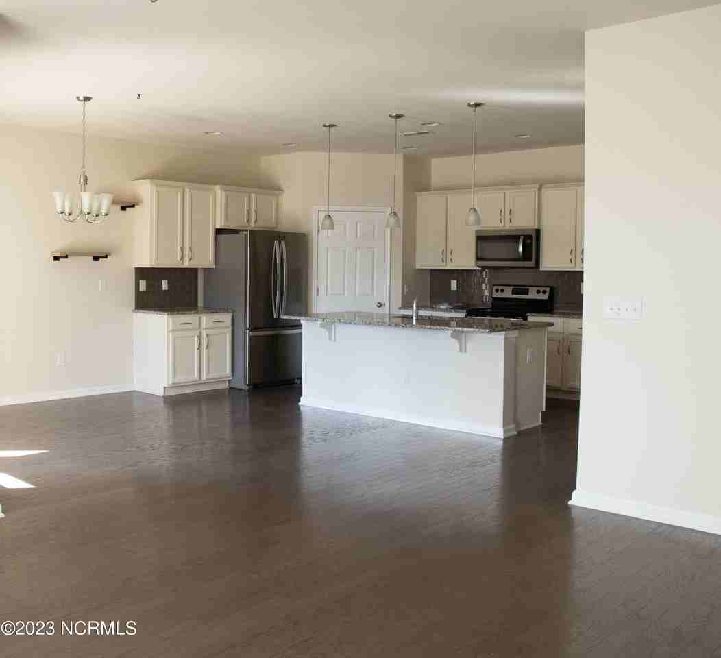 3085 Crescent Lake Dr - Photo 2 of 12