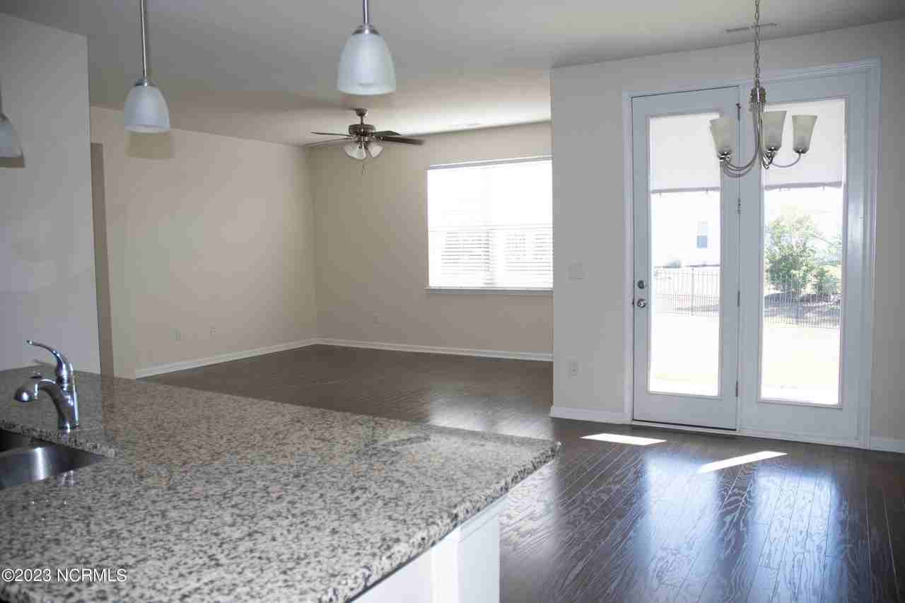 3085 Crescent Lake Dr - Photo 4 of 12