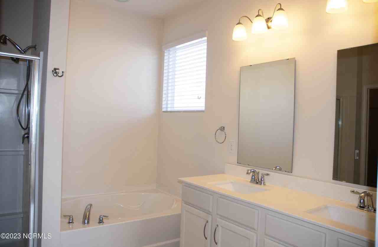 3085 Crescent Lake Dr - Photo 6 of 12