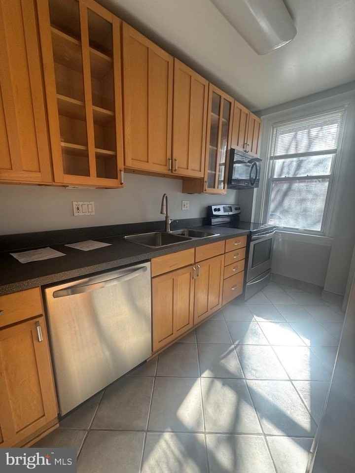 2801 Adams Mill Rd Nw - Photo 2 of 12