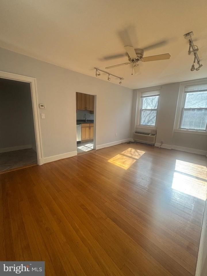 2801 Adams Mill Rd Nw - Photo 3 of 12