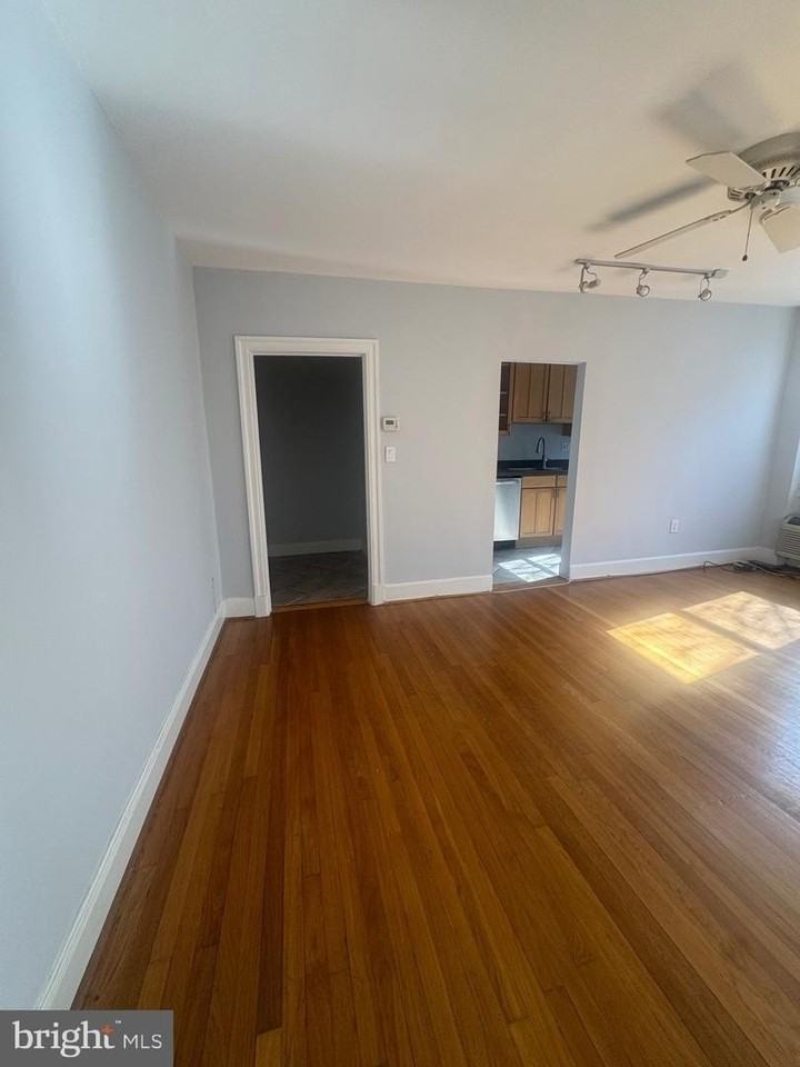 2801 Adams Mill Rd Nw - Photo 5 of 12