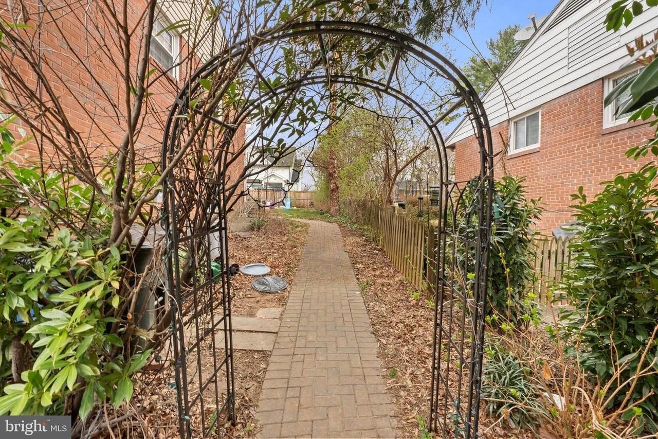 5937 Avon Dr - Photo 3 of 20