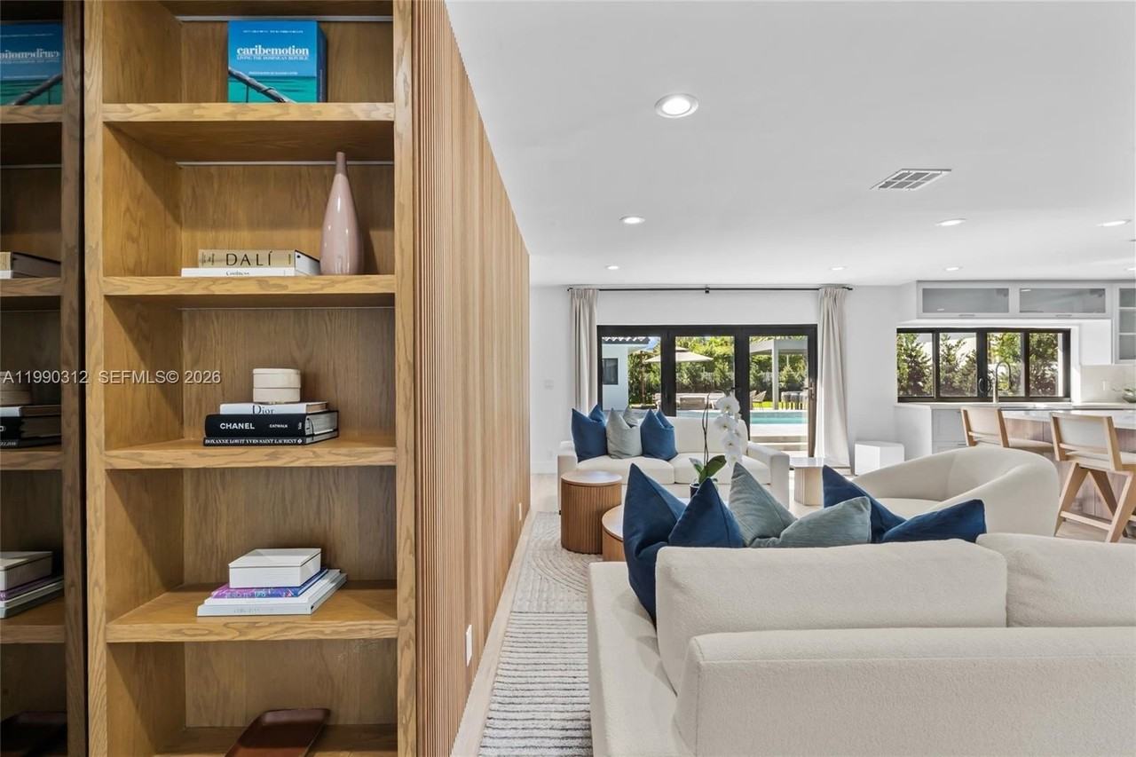 116 W 1st Ct - Photo 3 of 50