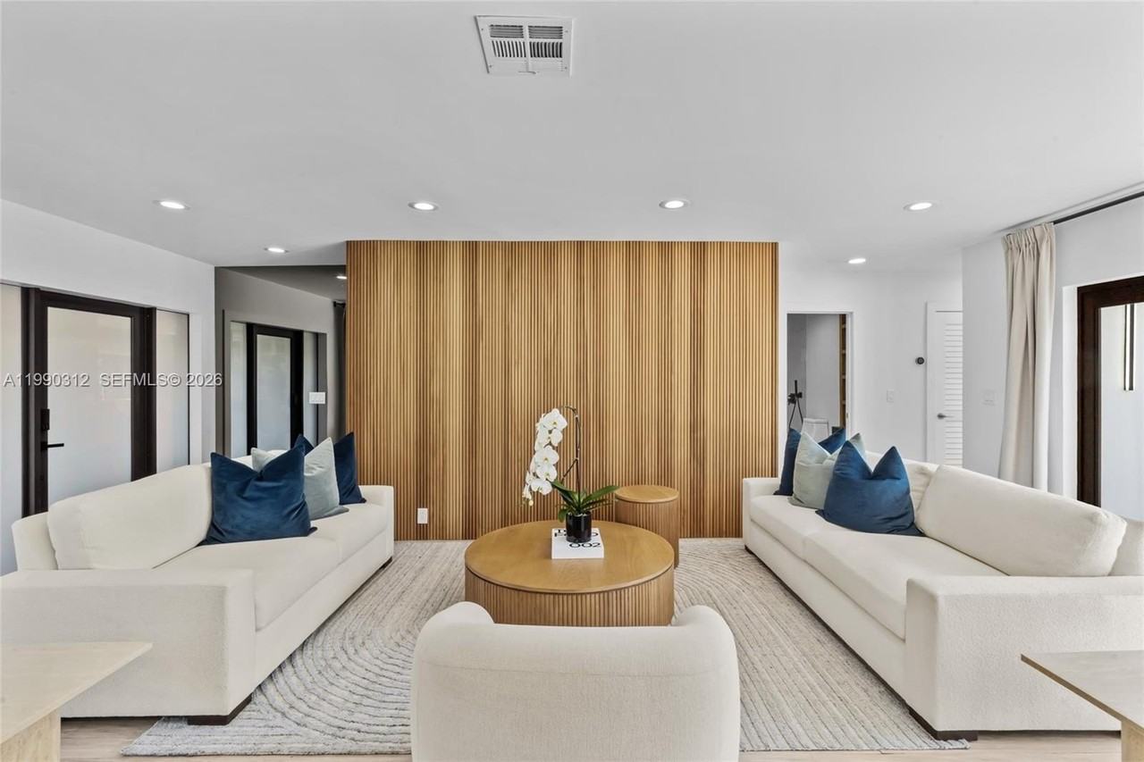 116 W 1st Ct - Photo 4 of 50