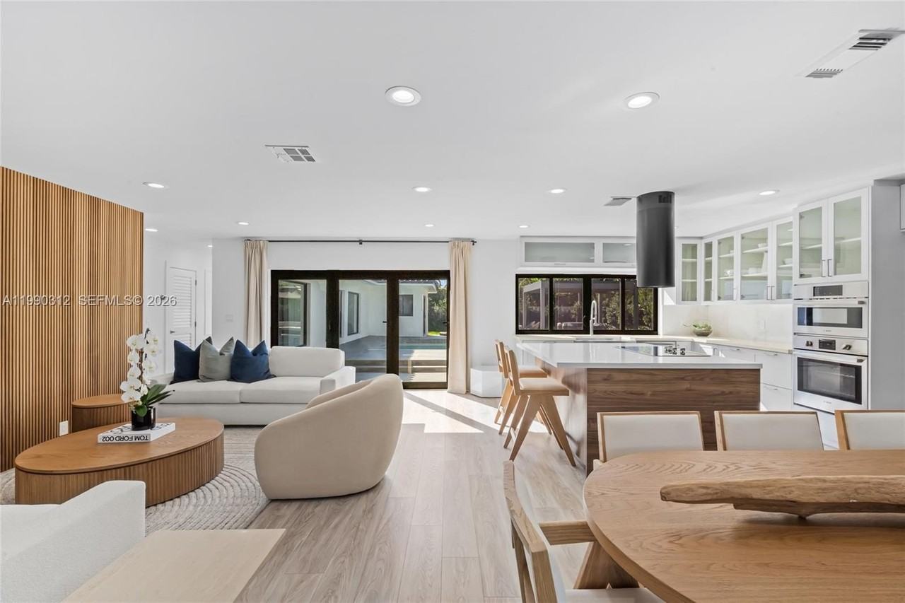 116 W 1st Ct - Photo 5 of 50