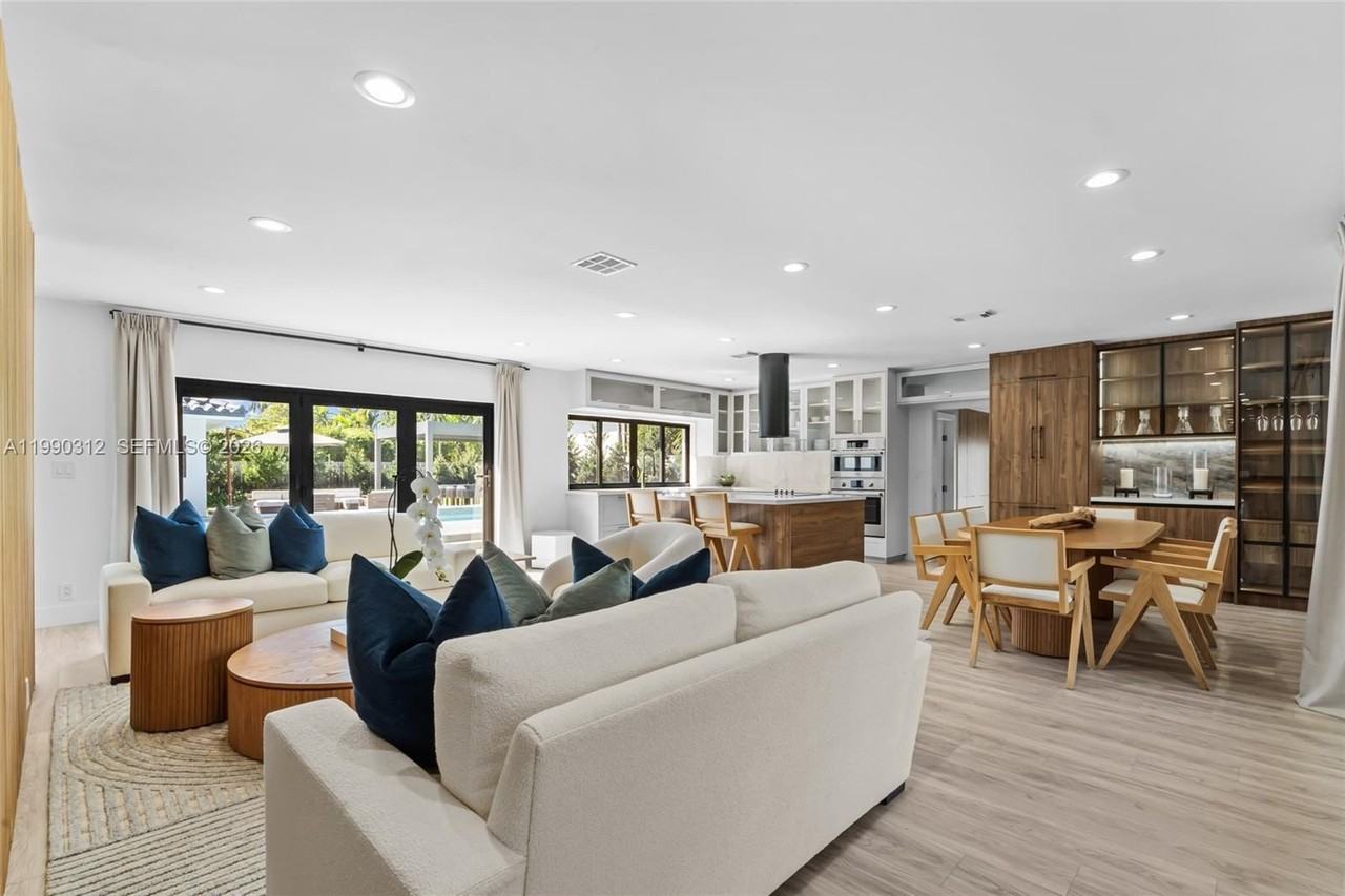 116 W 1st Ct - Photo 6 of 50