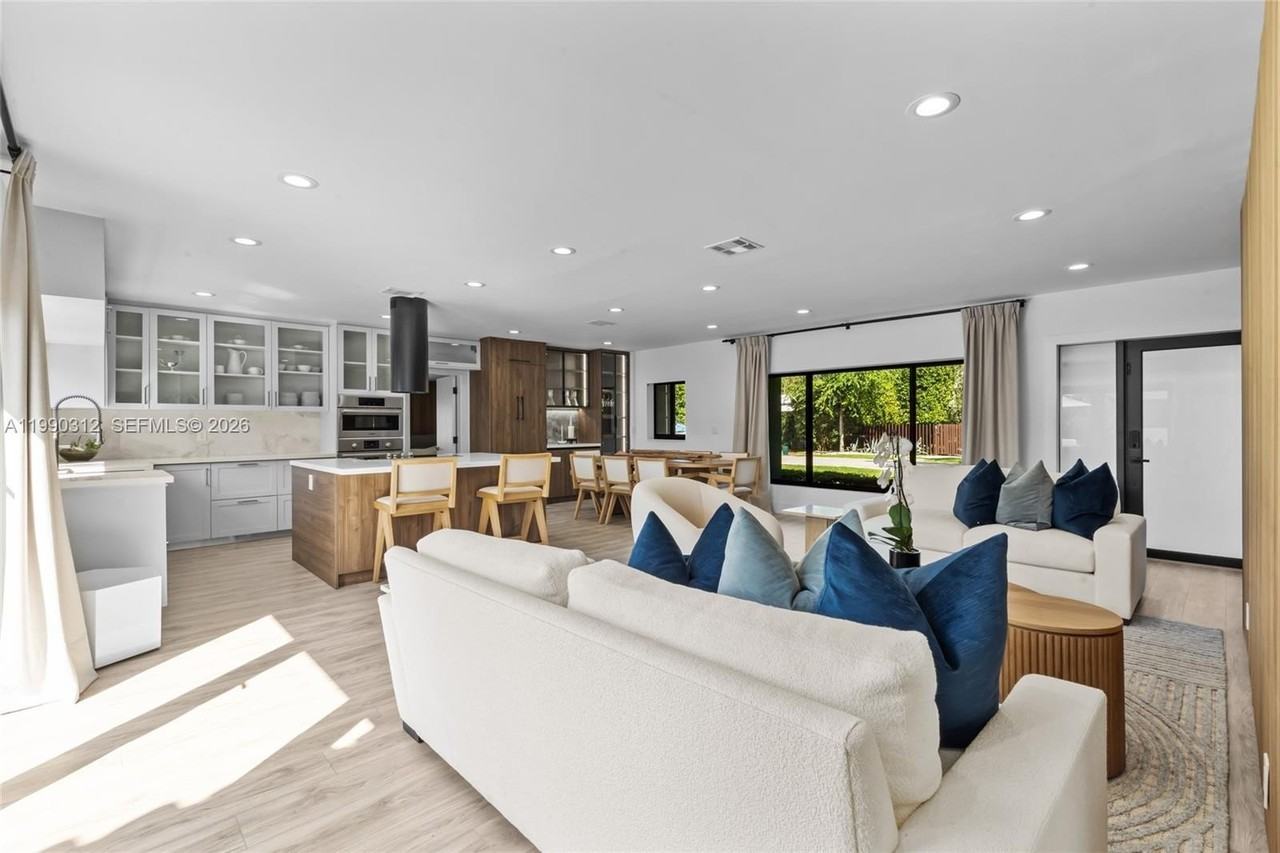 116 W 1st Ct - Photo 7 of 50