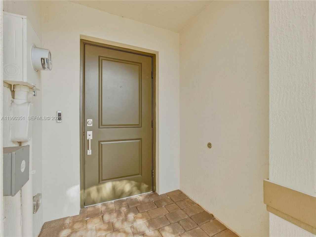 6011 Woods Edge Cir #6011 - Photo 6 of 39