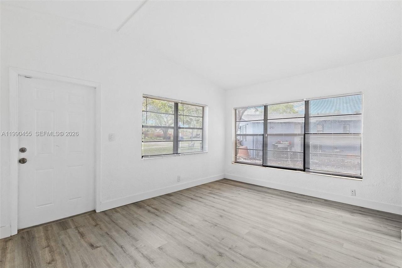 1557 Nw 15th Ave #0 - Photo 6 of 25