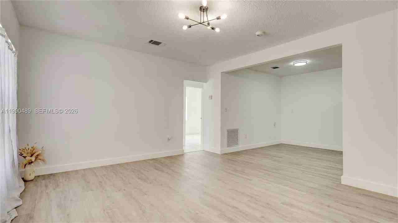 1036 Nw 75th St #MAIN - Photo 6 of 12