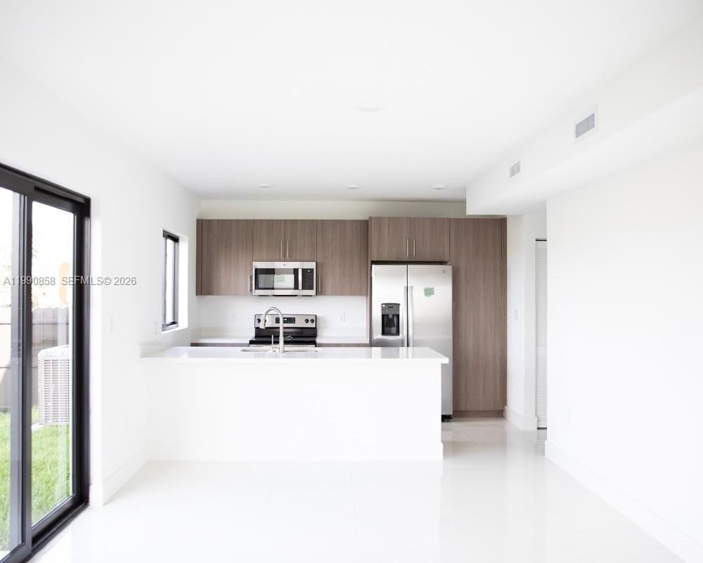 238 Nw 11th Ct - Photo 3 of 20