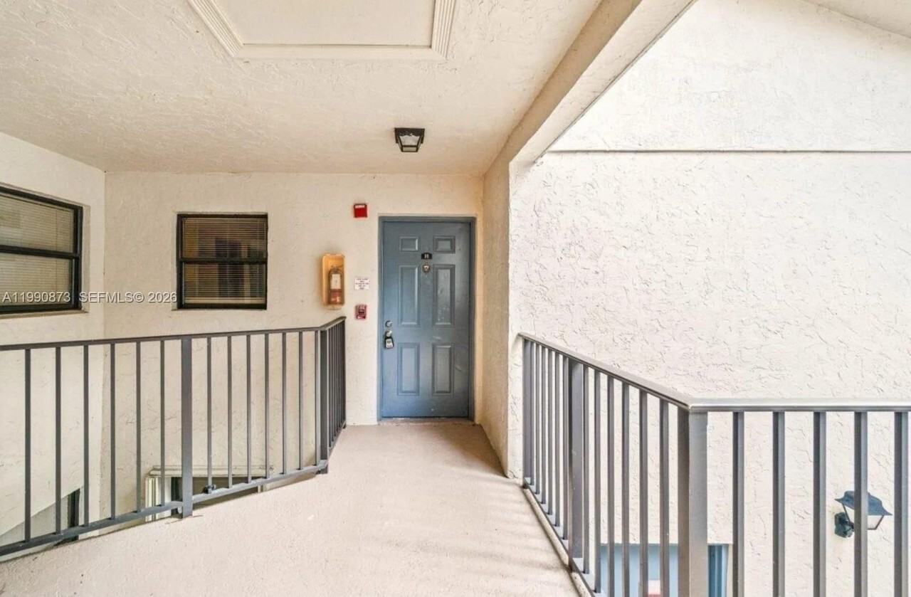 1495 Lake Crystal Dr #H - Photo 5 of 29