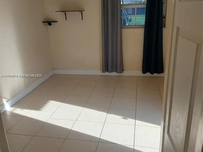 6117 Sw 31st St #B - Photo 5 of 8