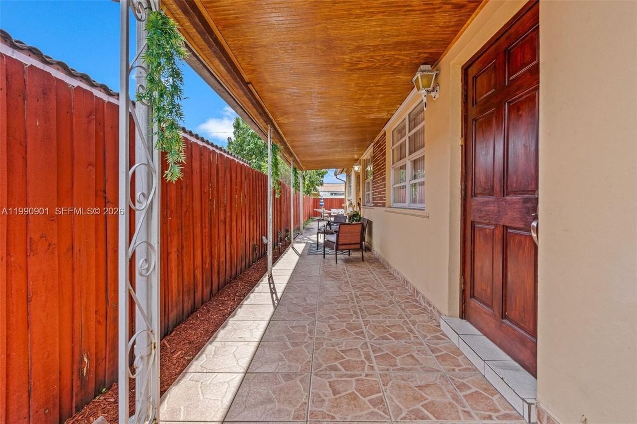 1028 W 30th St #1028 - Photo 2 of 17