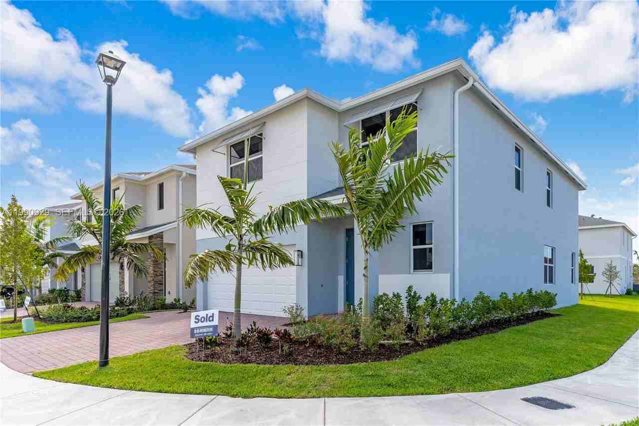 615 Ne 1st Ter - Photo 3 of 48