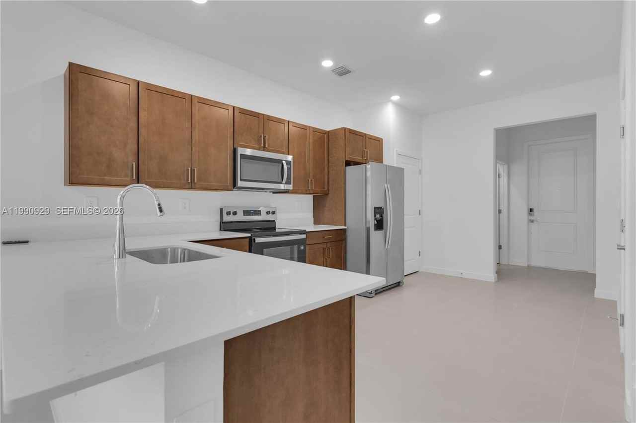 615 Ne 1st Ter - Photo 6 of 48