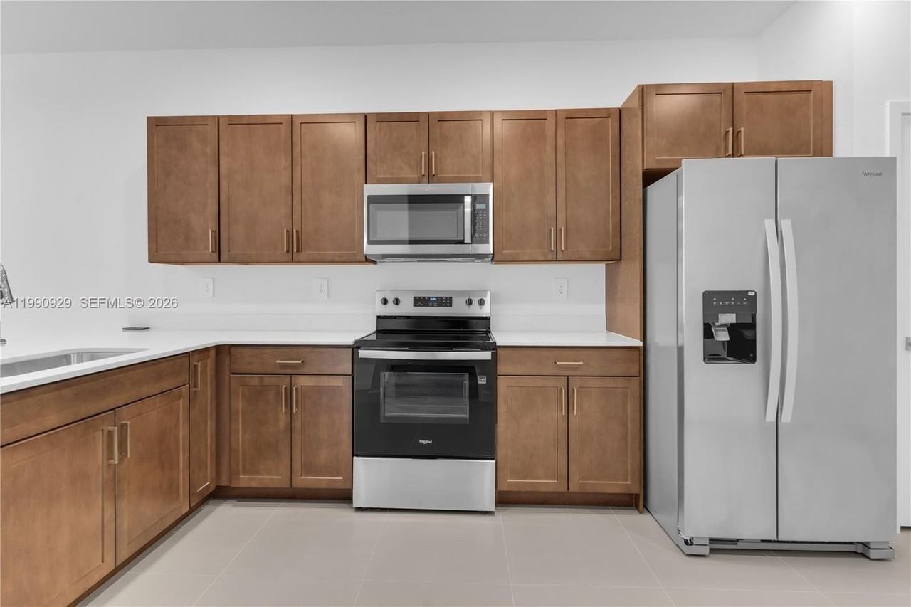 615 Ne 1st Ter - Photo 7 of 48