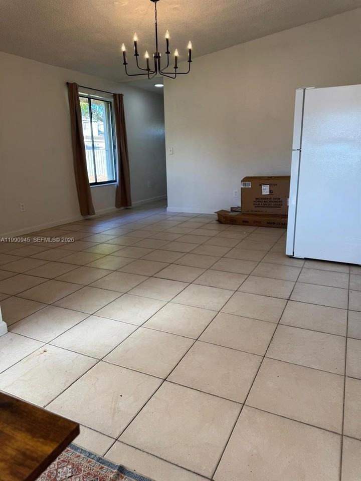 28002 Sw 140th Ct - Photo 4 of 12