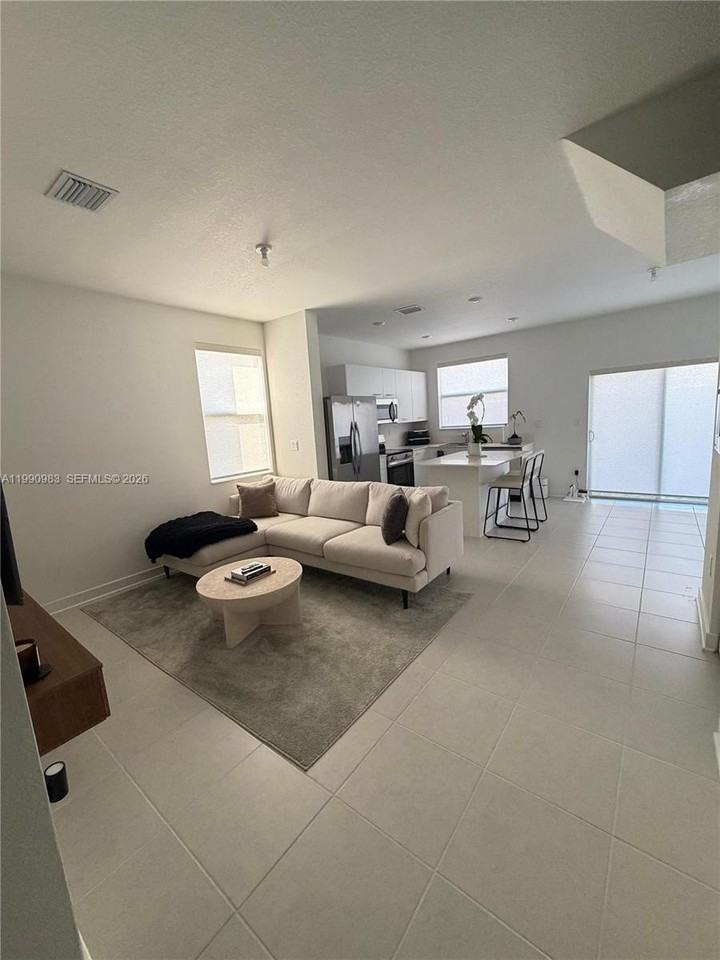 11904 Nw 24th Pl - Photo 3 of 4