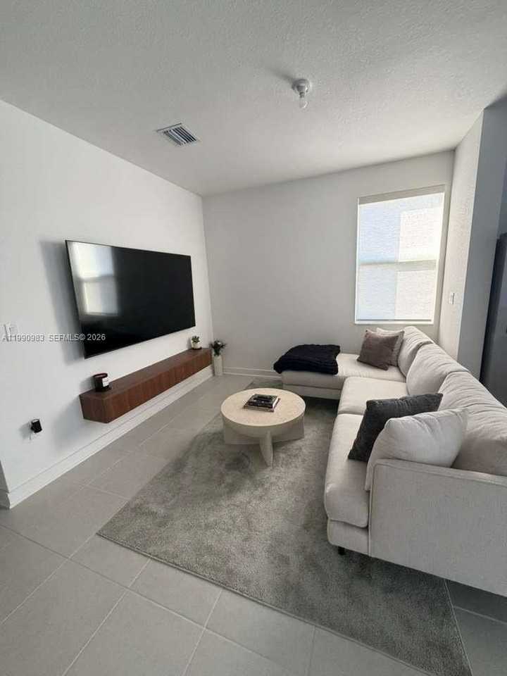 11904 Nw 24th Pl - Photo 4 of 4