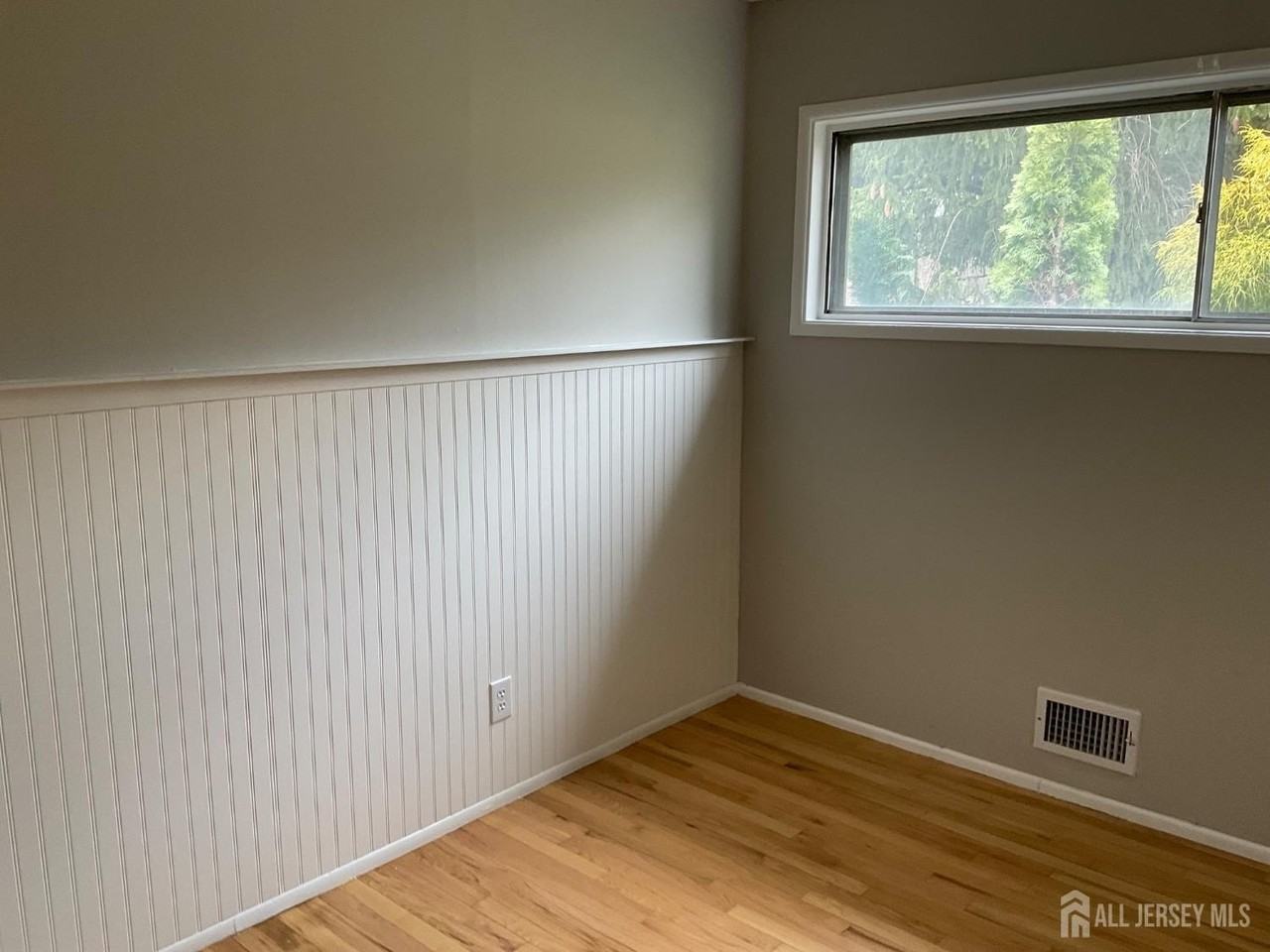 3092 Bordentown Ave - Photo 7 of 13