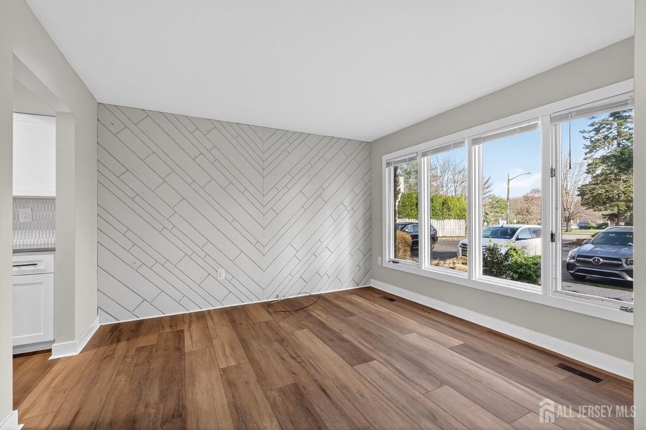 172 Nathan Dr - Photo 4 of 27