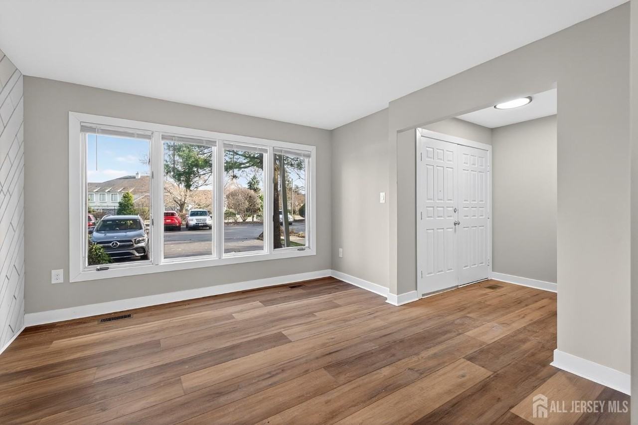 172 Nathan Dr - Photo 5 of 27