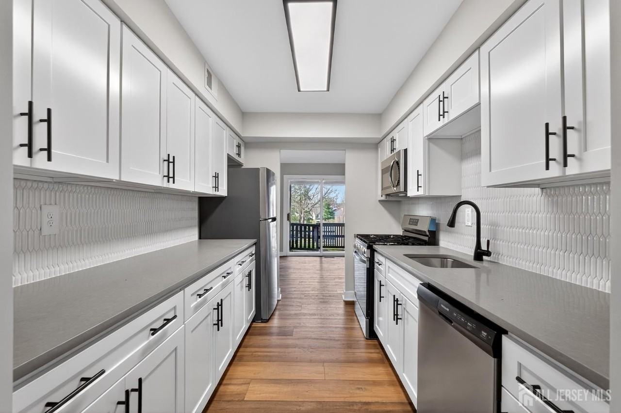 172 Nathan Dr - Photo 6 of 27