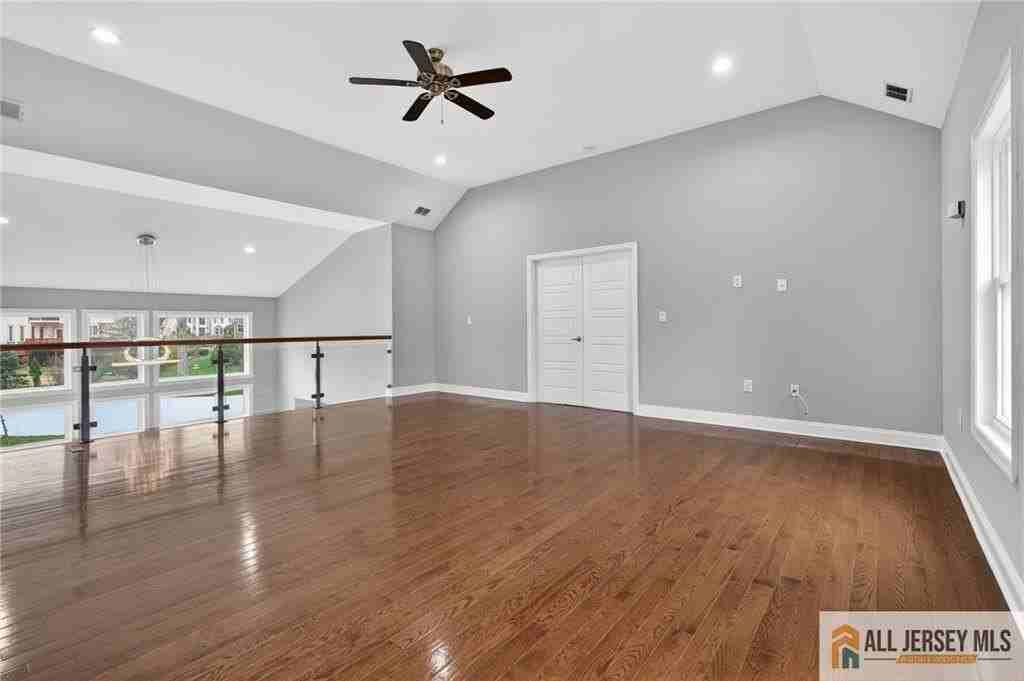 19 Utica Rd - Photo 5 of 25