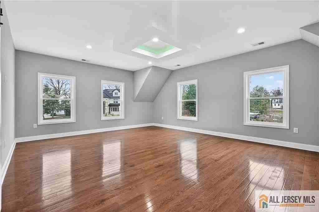 19 Utica Rd - Photo 6 of 25