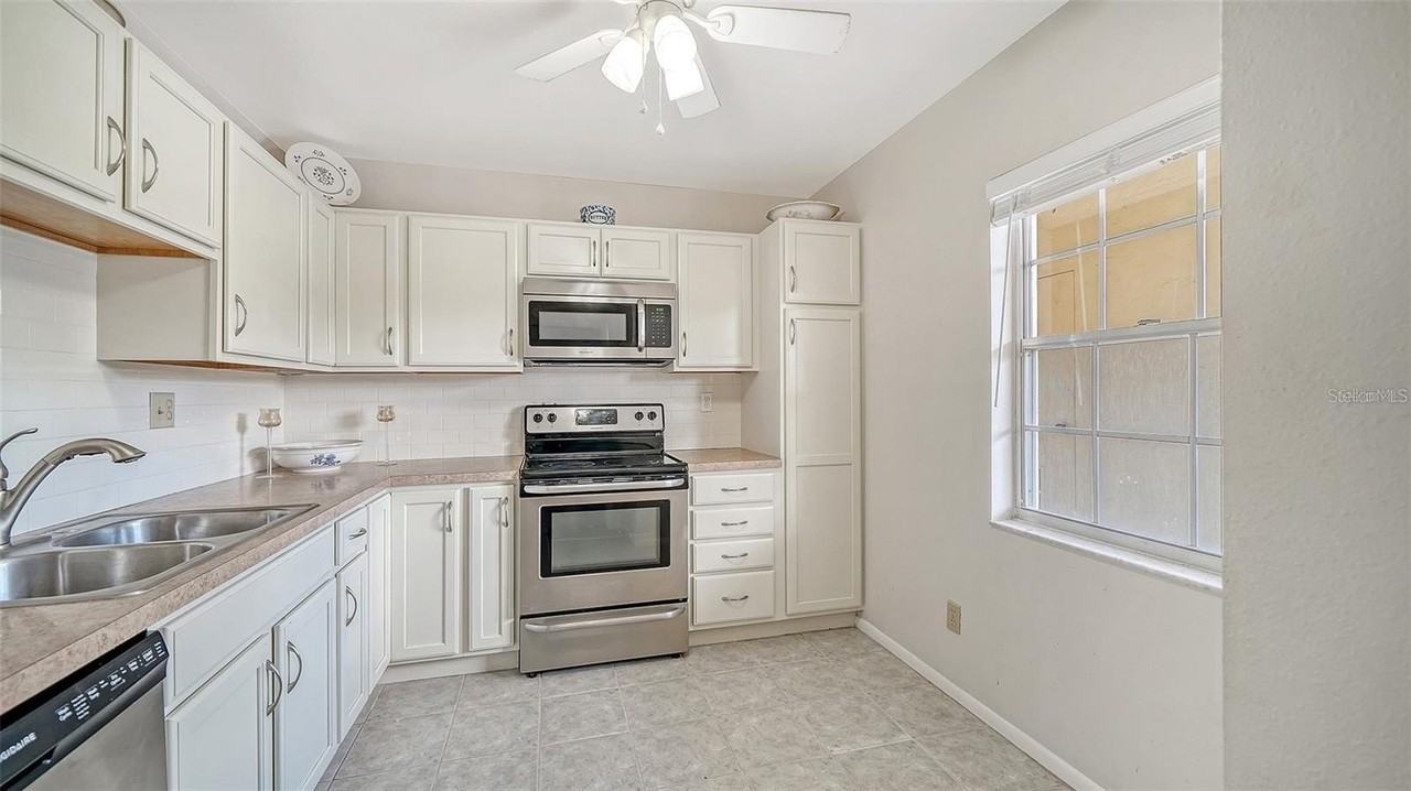 7880 Palm Aire Ln #203 - Photo 5 of 27