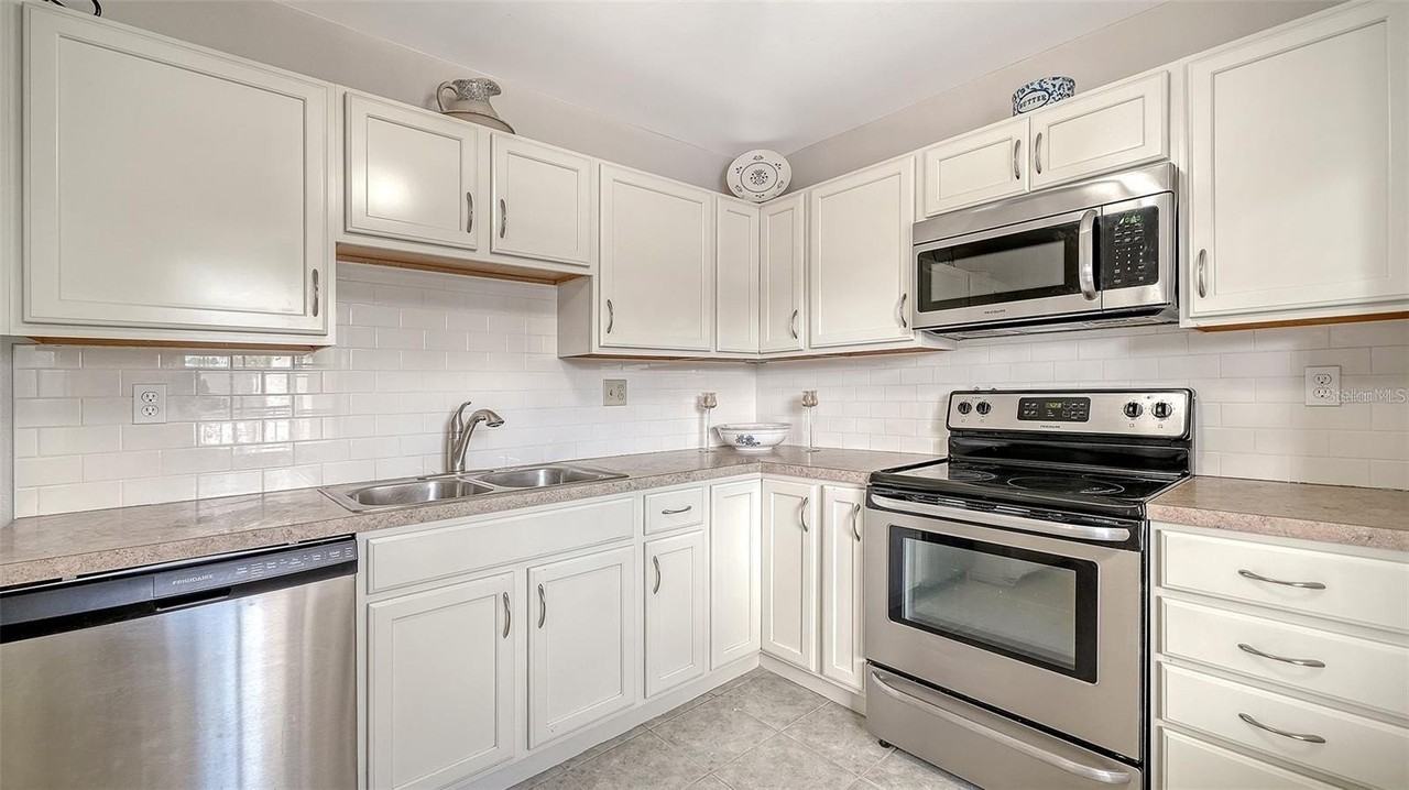 7880 Palm Aire Ln #203 - Photo 6 of 27