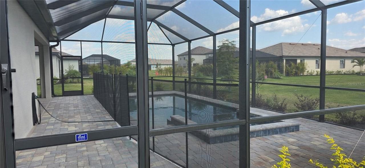 15116 Oxford Grey Dr - Photo 2 of 4