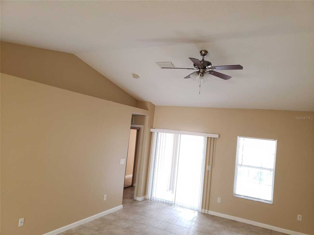 32 ZOELLER CT COURT #B - Photo 4 of 14