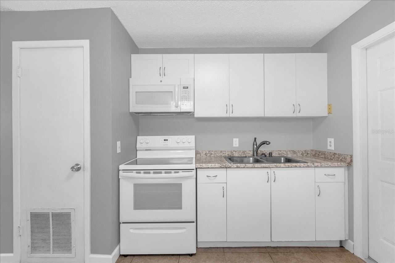 284 Short St - Photo 7 of 23