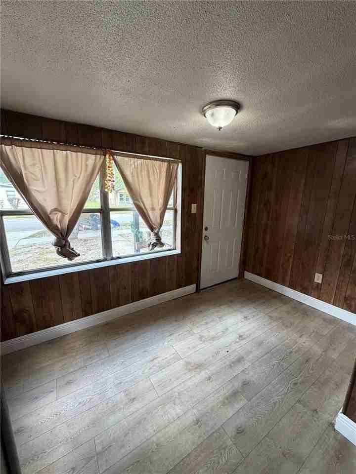 443 Mcfall Ave - Photo 4 of 29