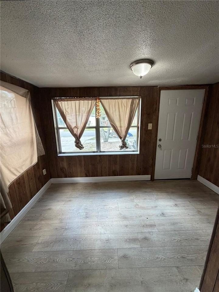 443 Mcfall Ave - Photo 5 of 29