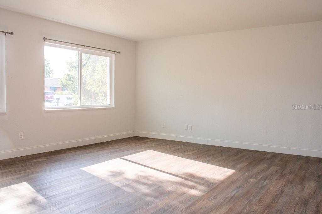 6813 S Himes Ave - Photo 3 of 18