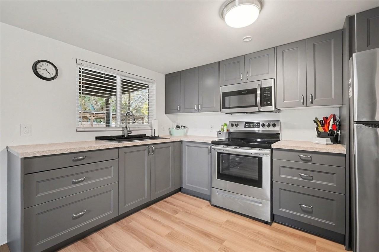 6305 S Macdill Ave - Photo 2 of 26