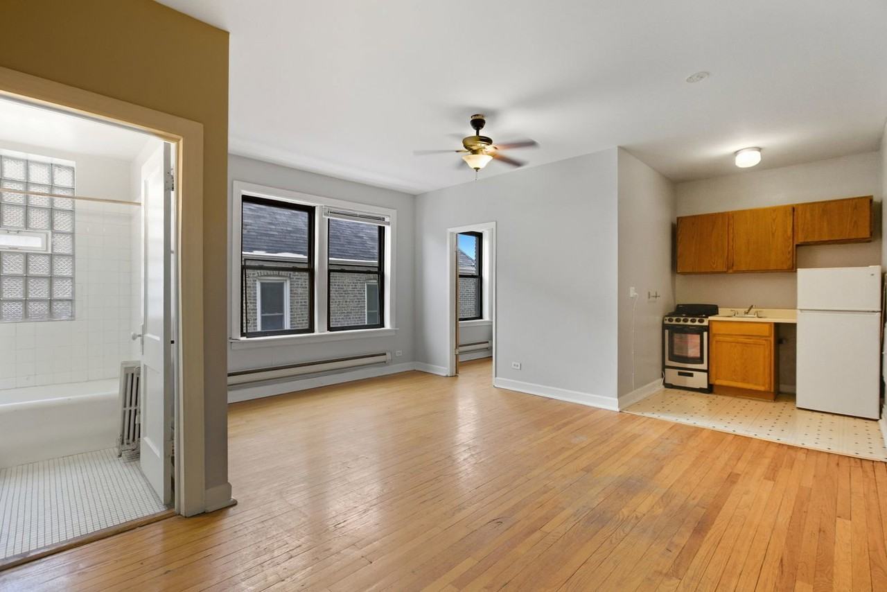 1050 W George St #0010 - Photo 2 of 8