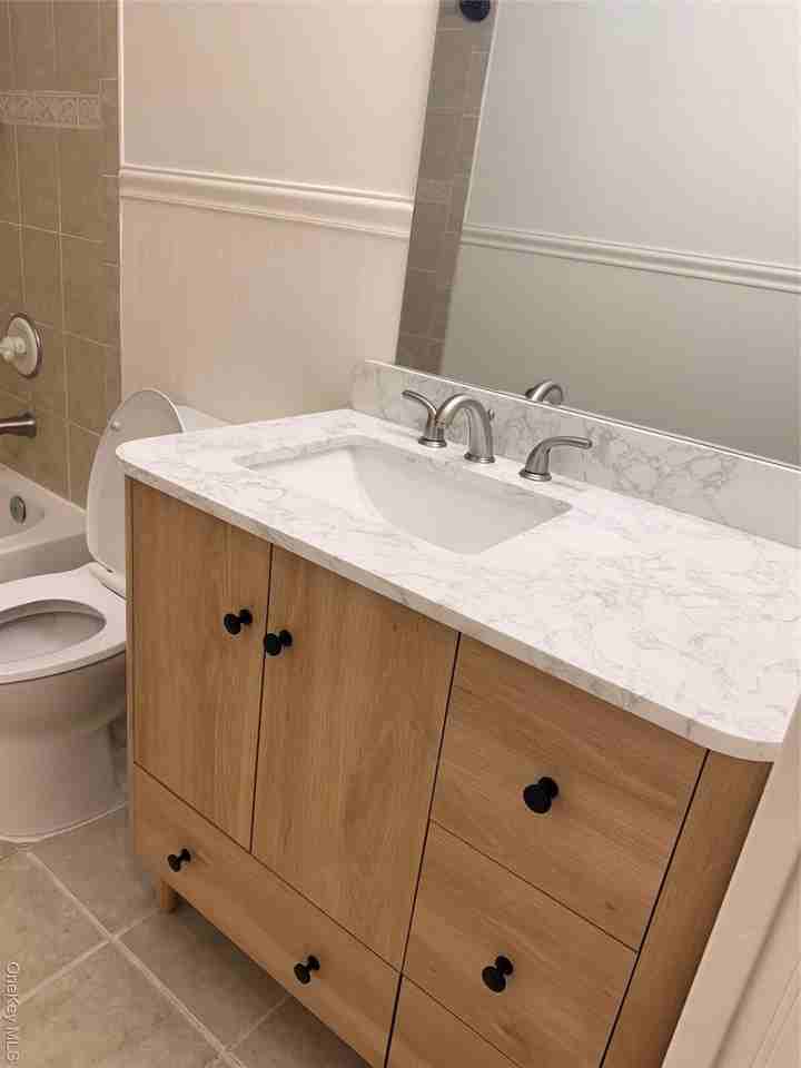 549 Blue Point Rd - Photo 7 of 12