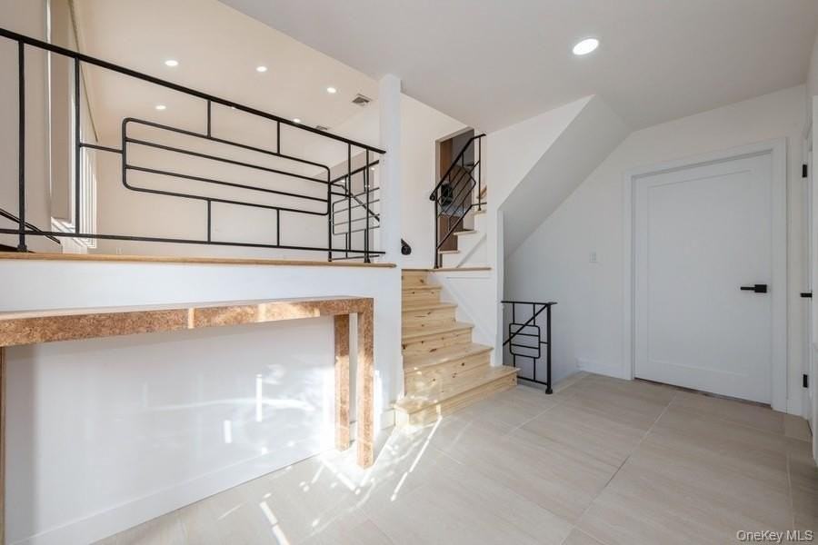 482 Harbor Dr - Photo 4 of 34