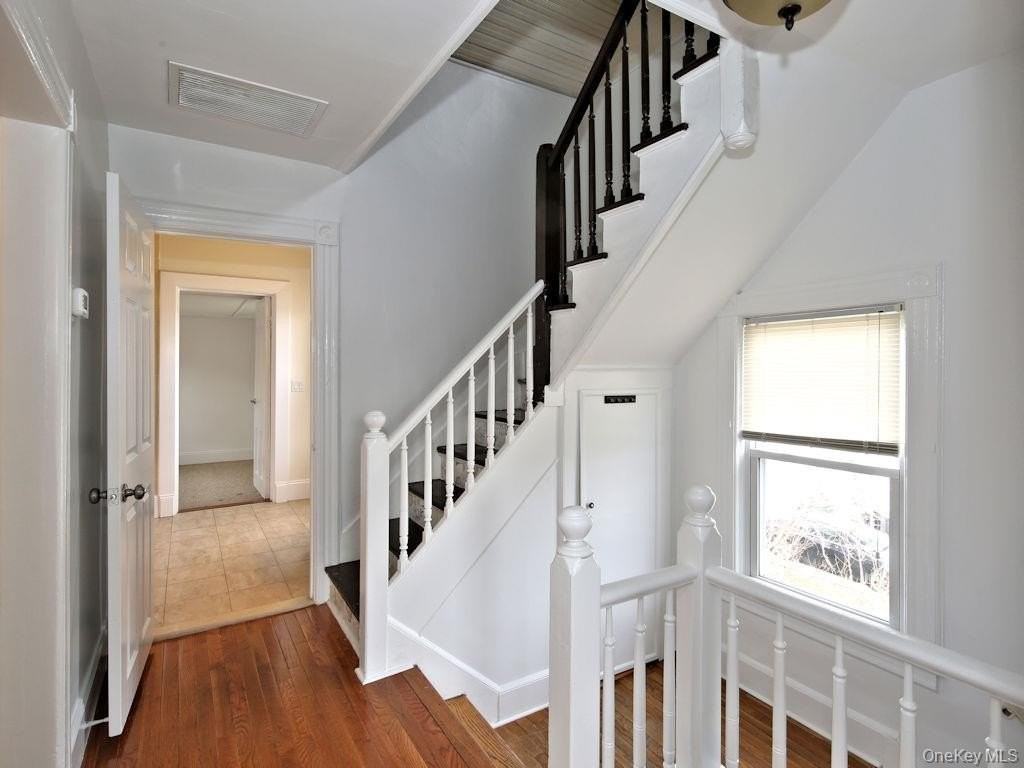 84 Nelson Ave 2nd Fl - Photo 2 of 8