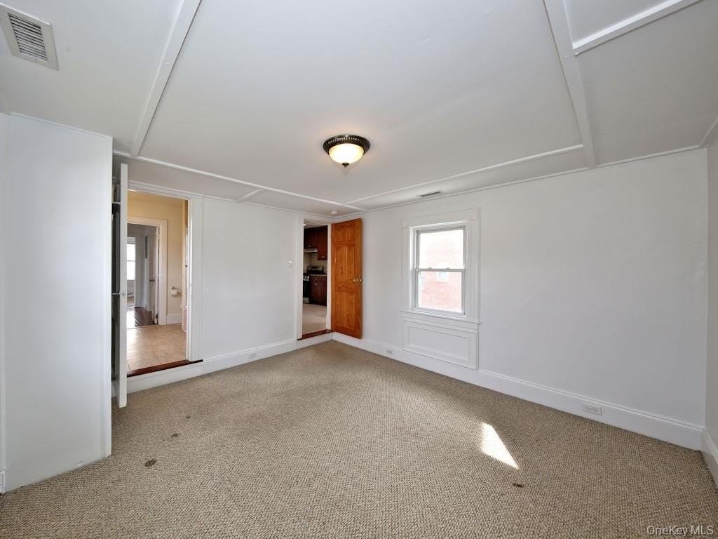 84 Nelson Ave 2nd Fl - Photo 4 of 8