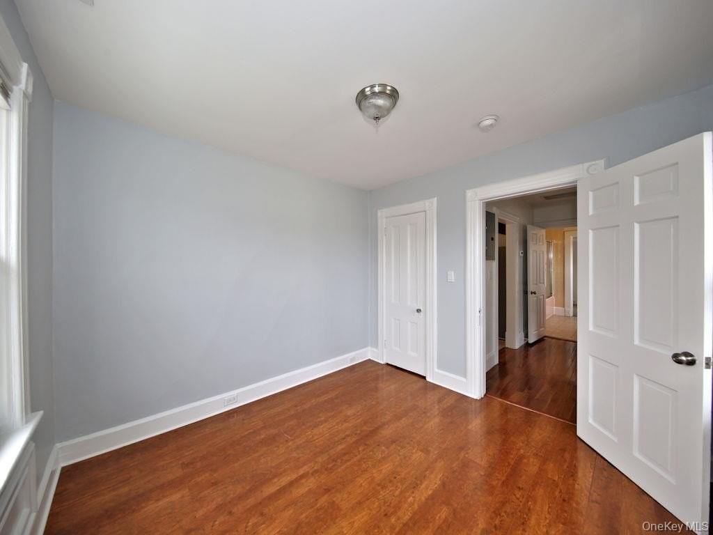 84 Nelson Ave 2nd Fl - Photo 7 of 8