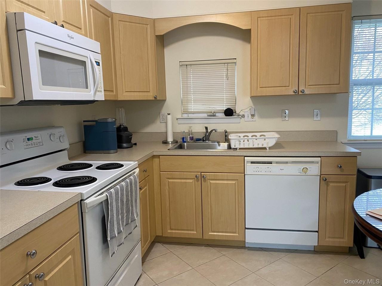 594 W Montauk Hwy - Photo 6 of 11