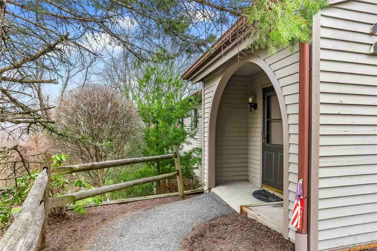 21 Scenic Vw - Photo 3 of 27