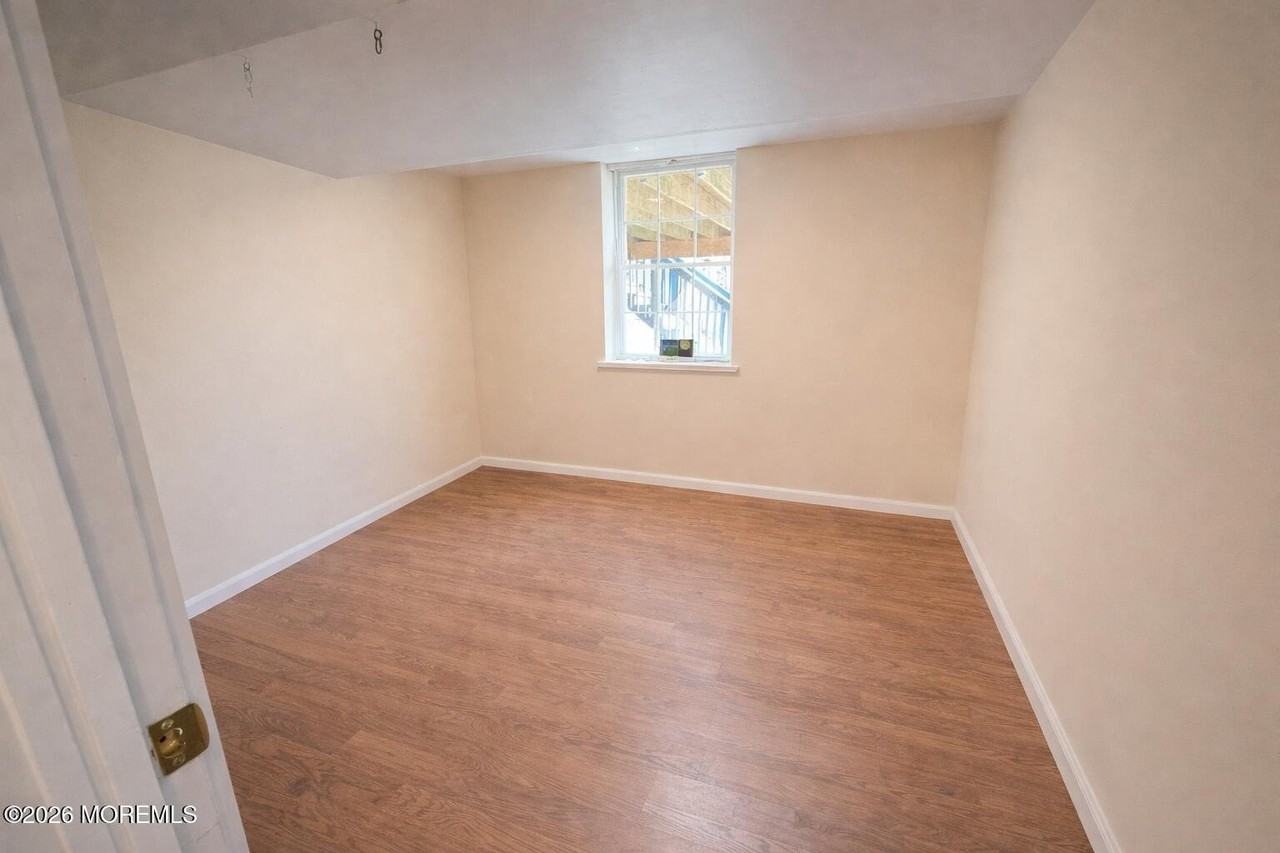 32 Whitney Dr - Photo 4 of 13