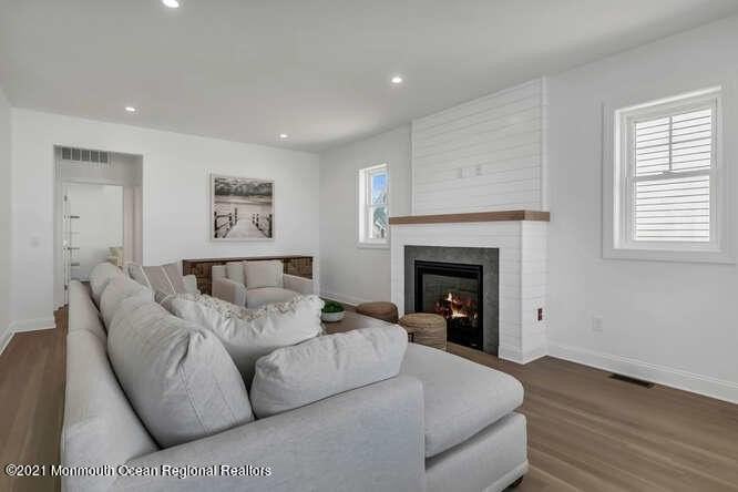 916 Ocean Avenue unit: Weekly Price - Photo 7 of 43
